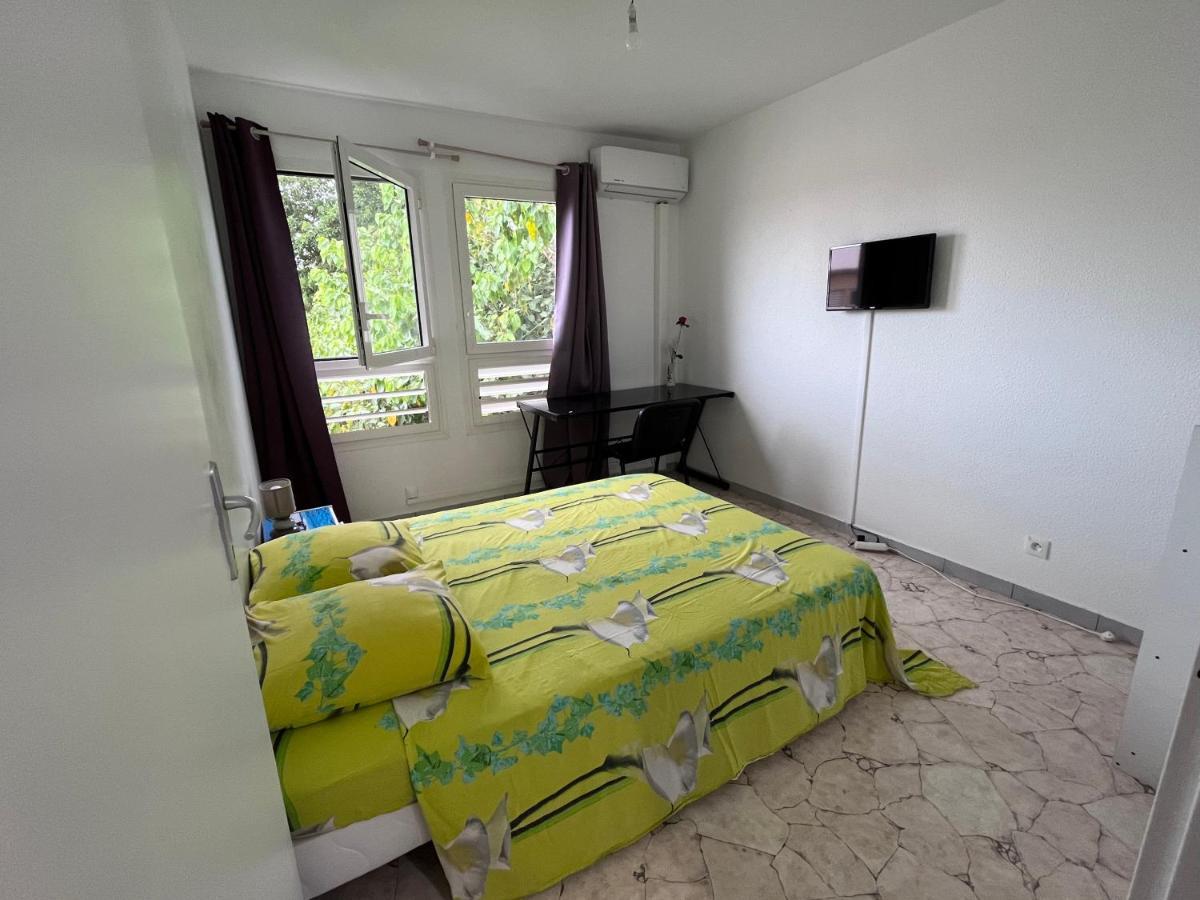 Chambre Chez l'habitant à 5mn de l'aéroport Les Abymes Exterior foto