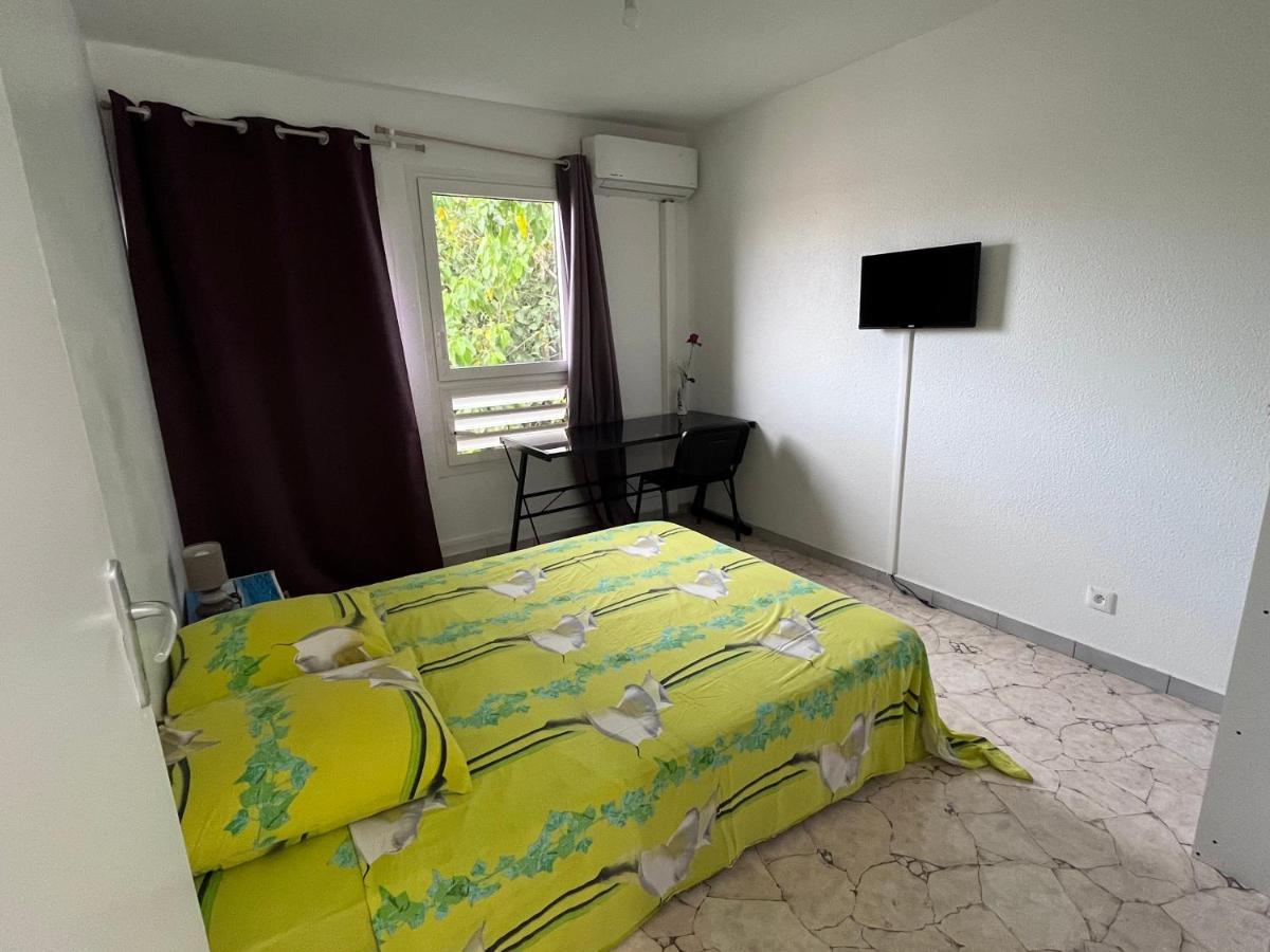 Chambre Chez l'habitant à 5mn de l'aéroport Les Abymes Exterior foto